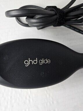 ghd Glide Electric Smoothing/Detangling Hot Brush in Black Model B1C002